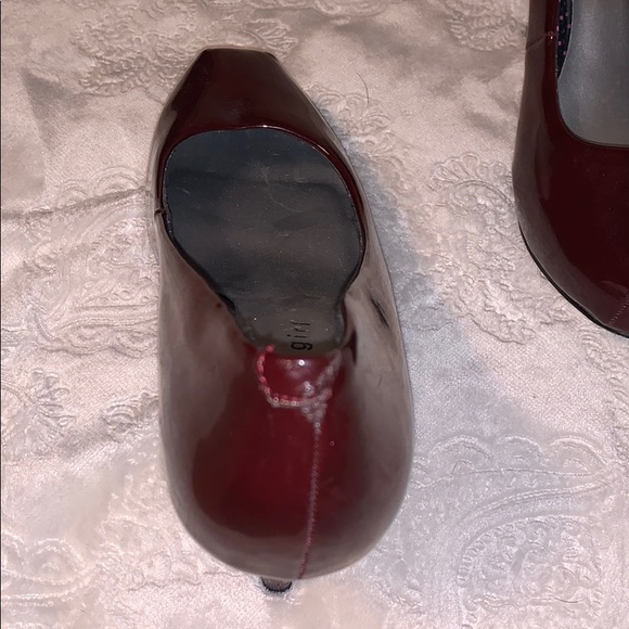 Madden girl size 8 burgundy pumps - Picture 4 of 6
